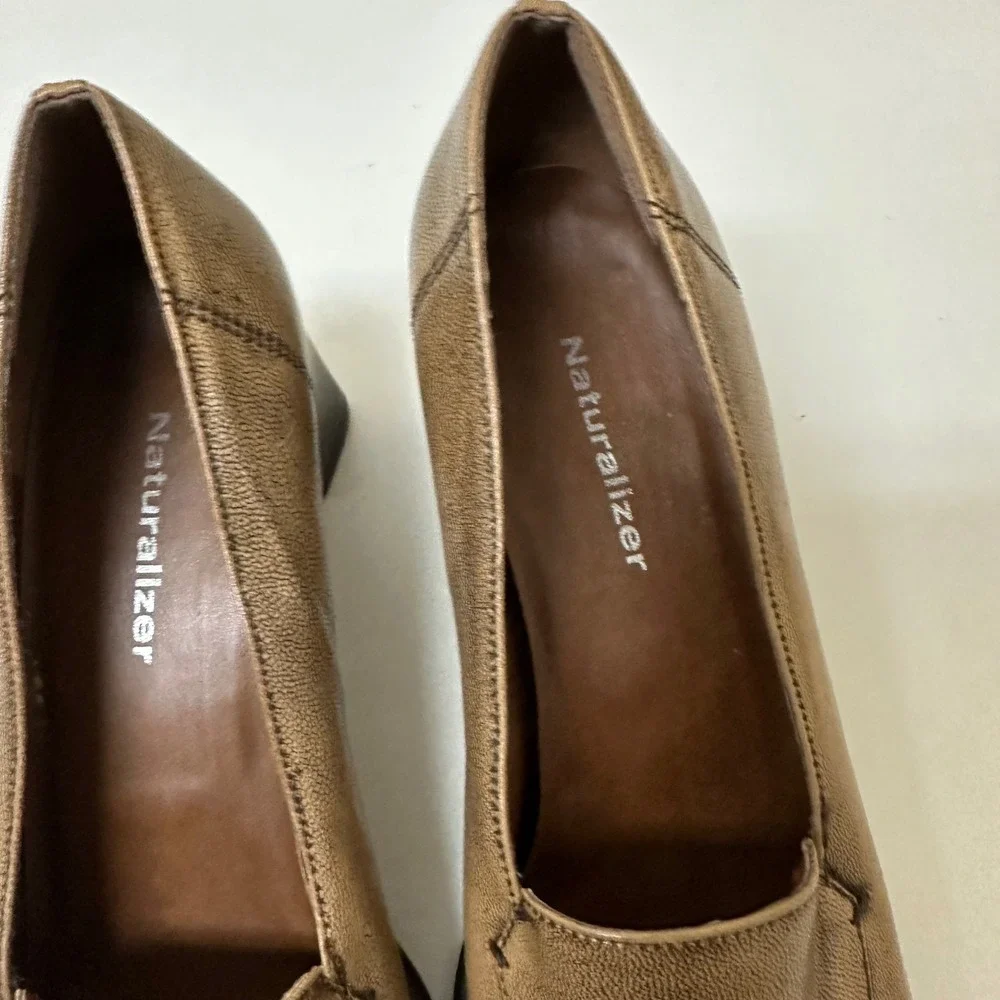 Vintage Naturalizer Womens 8M Taupe Leather Square Toe Block Heel Loafer Pumps